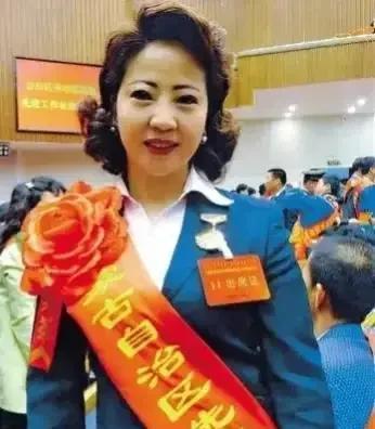 李少莉从纺织工起步官至副局长翻看她的履历满CQ9电子 CQ9传奇电子满的一部励志故事(图4)