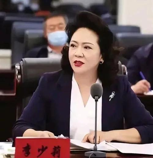 励志！李少莉人生的三次重要转折CQ9电子 CQ9传奇电子：纺织厂女工学医生涯上大学(图5)