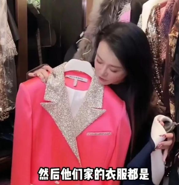 拳王邹市明妻子冉莹颖：介绍CQ9电子 CQ9传奇电子自己的衣柜里的衣服价值一个多亿。