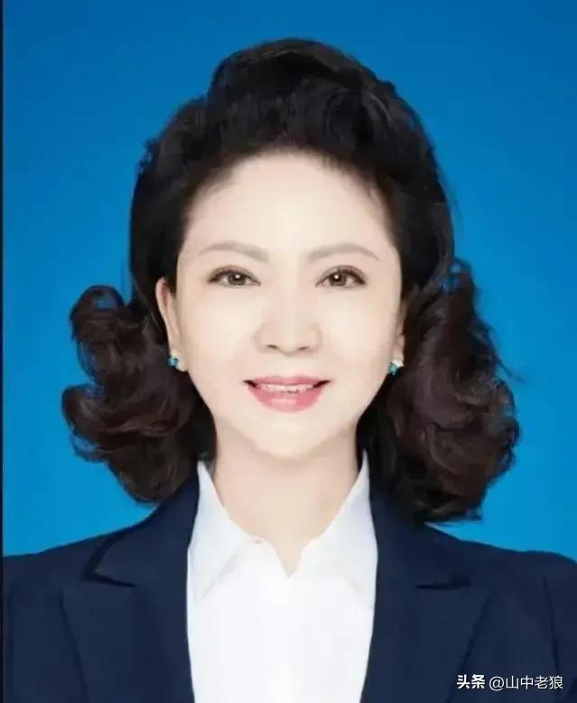 CQ9电子 CQ9传奇电子作为一名正科级干部我为李少莉副局长作六方面辩解