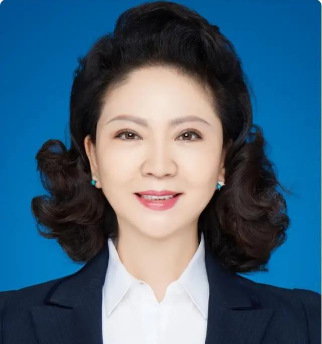 CQ9电子 CQ9传奇电子从纺织工逆袭成副局长李少莉财产成迷学历惨遭众人质疑！(图2)