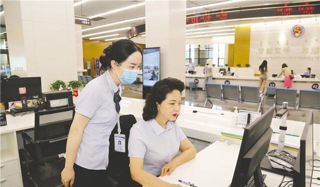 CQ9电子 CQ9传奇电子从纺织工逆袭成副局长李少莉财产成迷学历惨遭众人质疑！(图6)