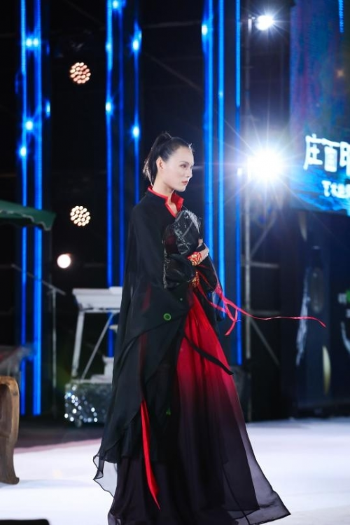 CQ9电子 CQ9传奇电子丝·音绕梁 梦回依约 2022盛泽纺织品博览会交响乐秀演（下）(图4)