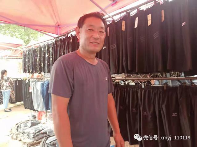 CQ9电子 CQ9传奇电子山东省沂水县诸葛大集上的夫妻服装摊子(图3)