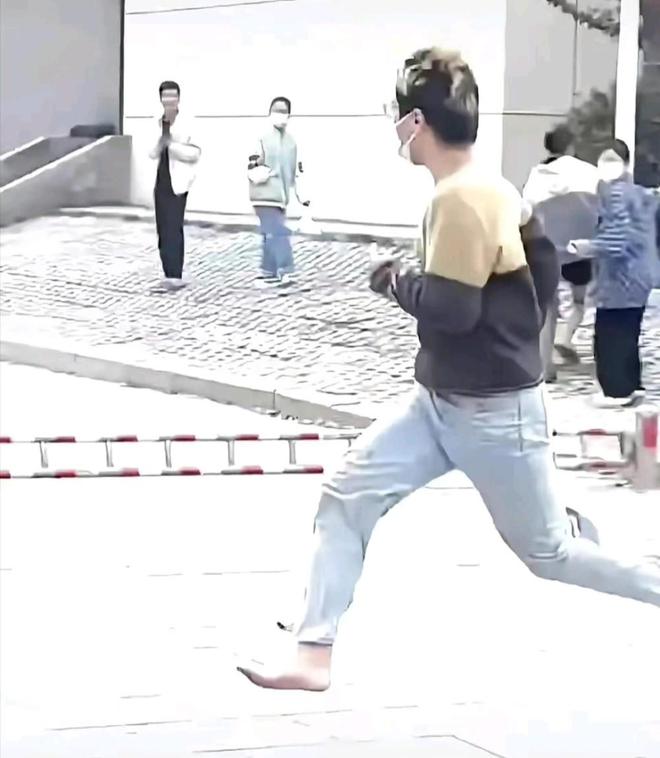 山东服装职业学院事件：为爱CQ9电子 CQ9传奇电子冲锋的战士绝不会输！(图2)