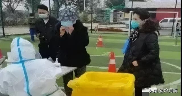 奇葩！李少莉是如何从一位CQ9电子 CQ9传奇电子纺织厂女工摇身一变成了副主任医师？(图5)