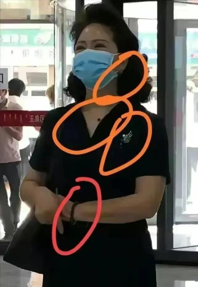 奇葩！李少莉是如何从一位CQ9电子 CQ9传奇电子纺织厂女工摇身一变成了副主任医师？(图9)
