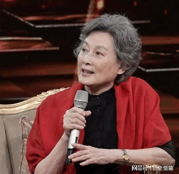 CQ9电子 CQ9传奇电子向梅：因长相洋气无戏可拍被调到服装间做主任42岁才成名(图9)