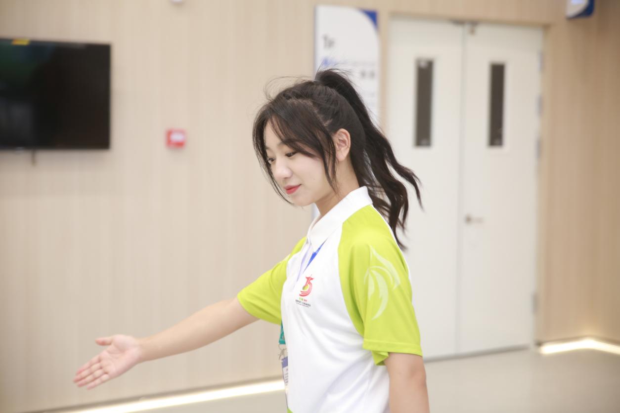 CQ9电子 CQ9传奇电子服装设计师揭秘安徽省第十五届运动会志愿者服装如何做到实用又美观(图5)