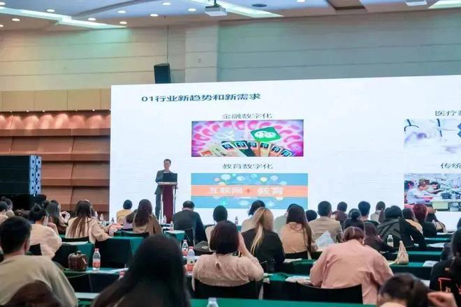 CQ9电子 CQ9传奇电子2022“三品”全国行高峰会、2022宁波时尚节暨第26届宁波国际服装节圆满落幕(图20)