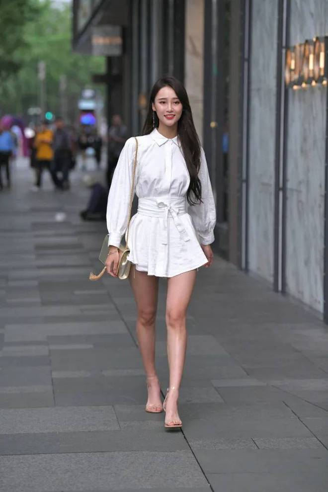 服装这样搭配清新又抢眼穿出迷人的女生形象让你美的很特别CQ9电子 CQ9传奇电子(图2)