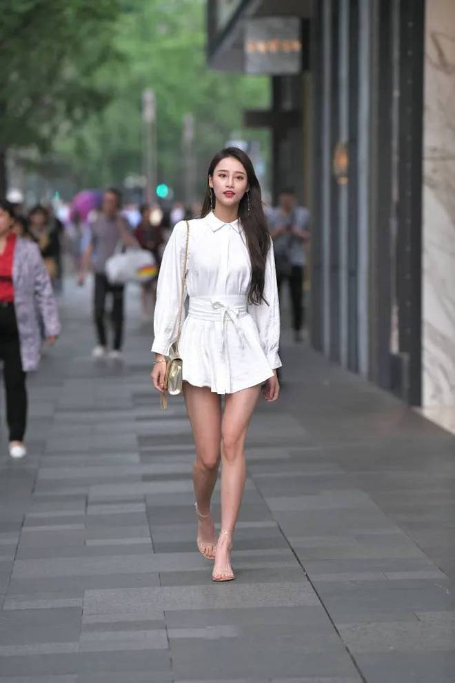 服装这样搭配清新又抢眼穿出迷人的女生形象让你美的很特别CQ9电子 CQ9传奇电子(图3)