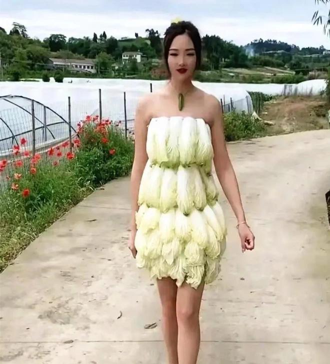 CQ9电子 CQ9传奇电子身在城乡结合部心在巴黎时装周“纯天然服装秀”走出超模步伐(图6)