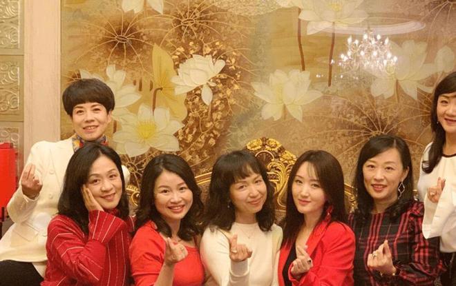 CQ9电子 CQ9传奇电子为了防止伤感情同学聚会提前统一发服装结局却同样“尴尬”(图2)