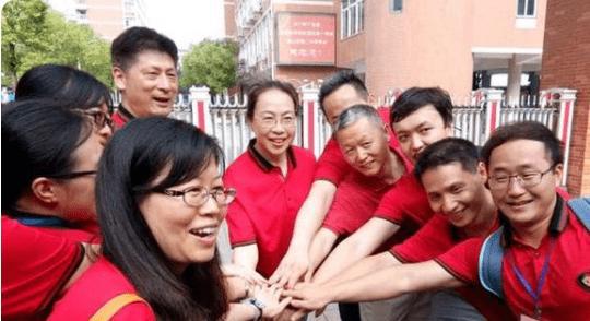 CQ9电子 CQ9传奇电子为了防止伤感情同学聚会提前统一发服装结局却同样“尴尬”(图5)