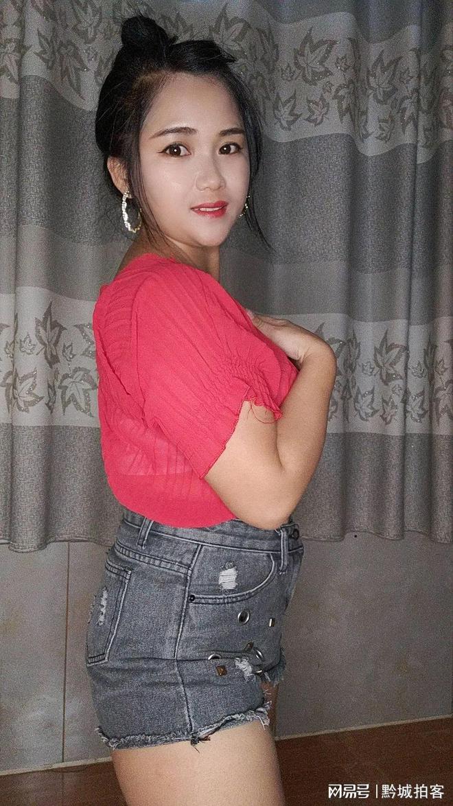 CQ9电子 CQ9传奇电子90后妹子目前在广州一家服装店里帮人家卖服装