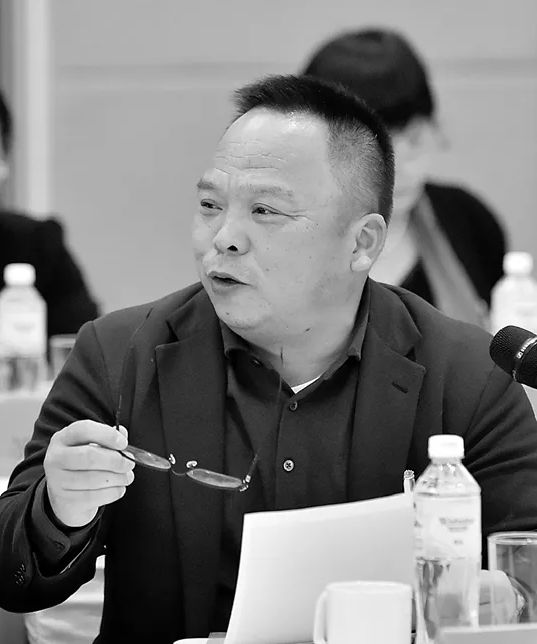 “纺织大王”马建荣首次创业CQ9电子 CQ9传奇电子负债300万靠代工服装翻身成富豪(图3)