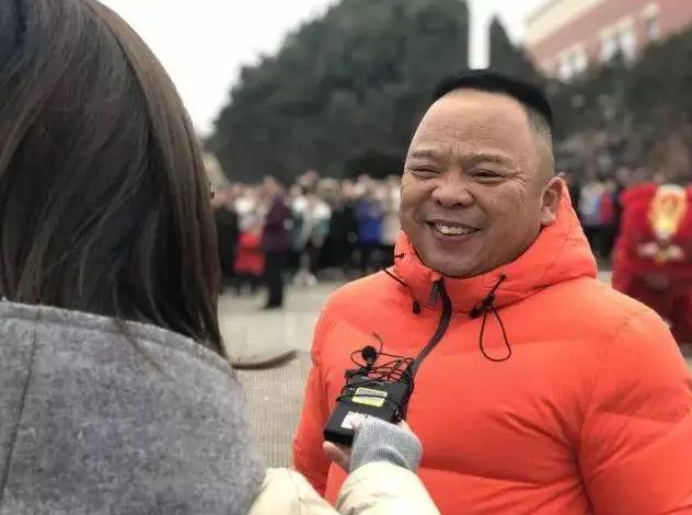 “纺织大王”马建荣首次创业CQ9电子 CQ9传奇电子负债300万靠代工服装翻身成富豪(图5)