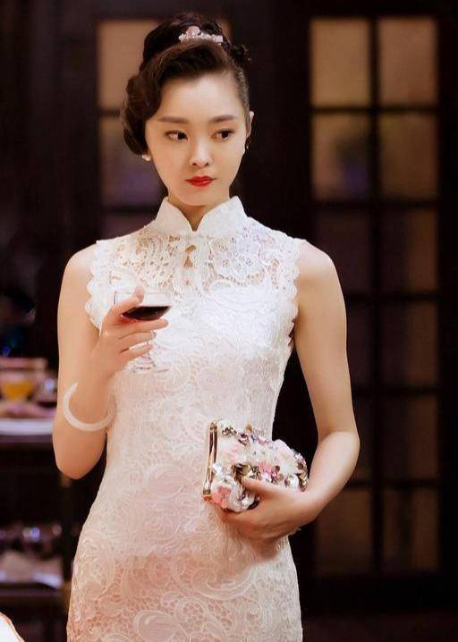 CQ9电子 CQ9传奇电子曾经被喻为风尘服装受尽嘲讽为何如今登春晚却被众人追捧(图2)
