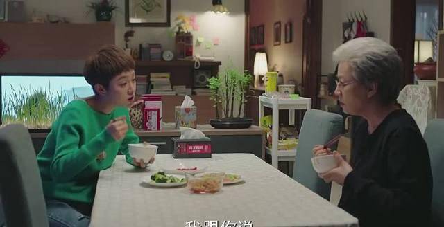 李小冉一套服装天天穿配角衣服却不CQ9电子 CQ9传奇电子重样演员伙食真让人心寒！(图4)