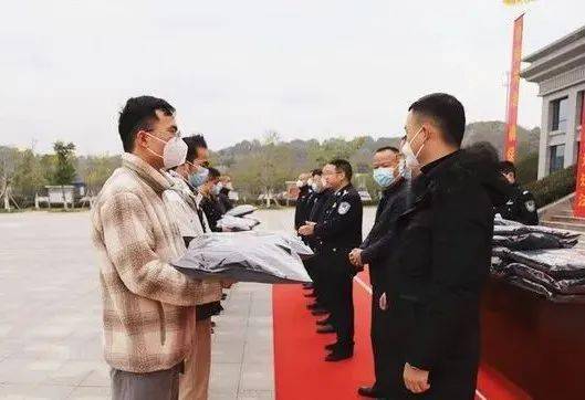 CQ9电子 CQ9传奇电子公安局辅警发服装啦！(图2)