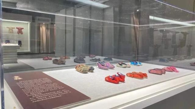 120余件近代儿童服饰的传世珍品CQ9电子 CQ9传奇电子在长宁展出(图2)