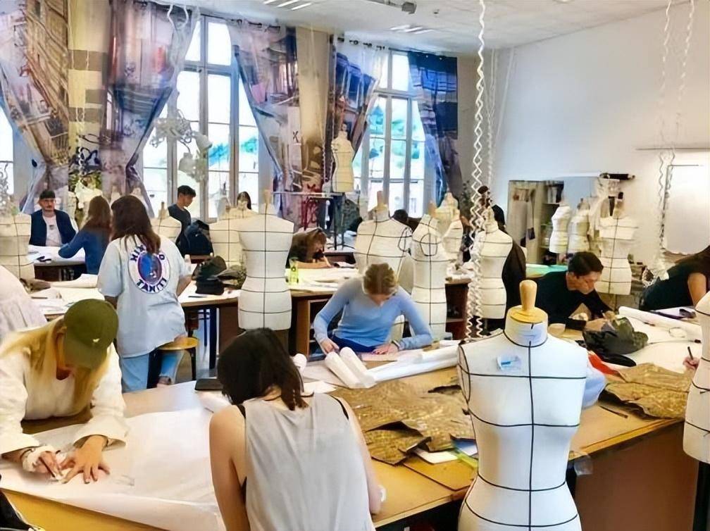 服装设计出国镀金除了CQ9电子 CQ9传奇电子英国这些国家含金量也很高！！！(图9)