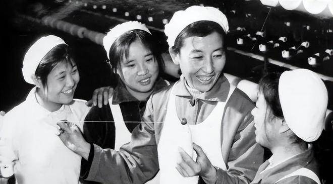 从纺织CQ9电子 CQ9传奇电子工人到中央委员她曾任天津市革委会副主任1977年被审查(图2)