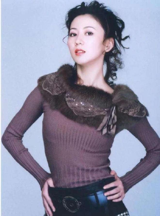 我脱掉了所有CQ9电子 CQ9传奇电子衣服展露在世人面前色情？伤风败俗？还是术(图2)