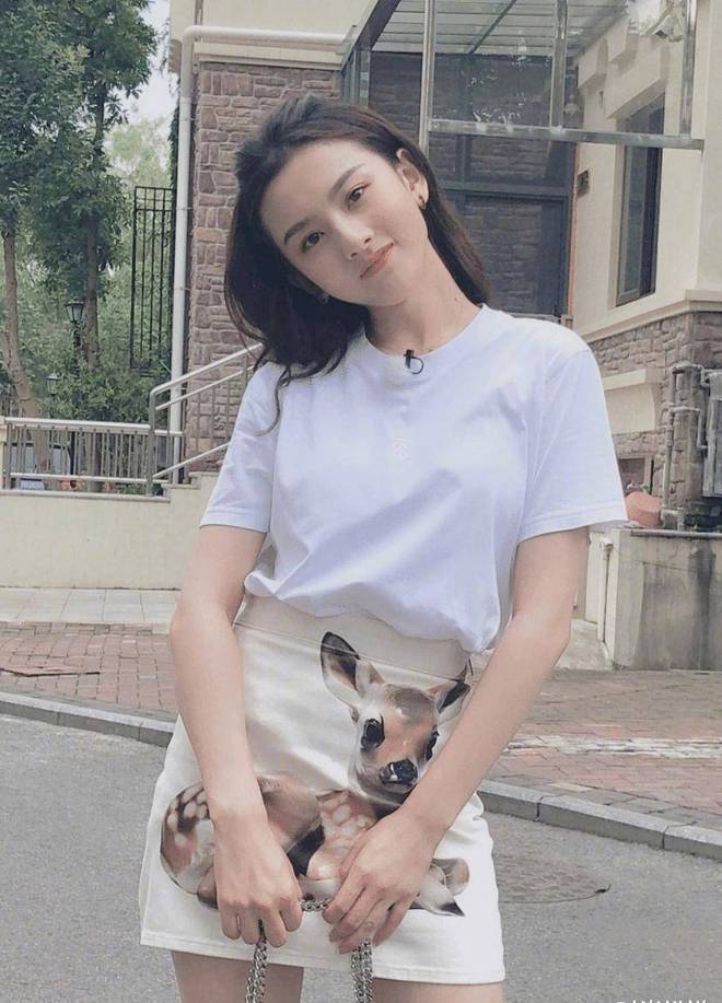 CQ9电子 CQ9传奇电子宋祖儿的日常穿搭实在是太精致了！简洁服装也超有范真让人心动