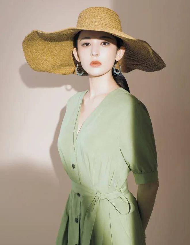 CQ9电子 CQ9传奇电子建议皮肤“暗黄”的女人选这几种服装配色穿不挑肤色还很靓丽(图9)
