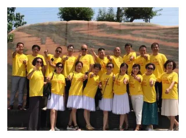CQ9电子 CQ9传奇电子同学聚会还要“统一服装”？意在避免攀比可差距“一目了然”(图3)