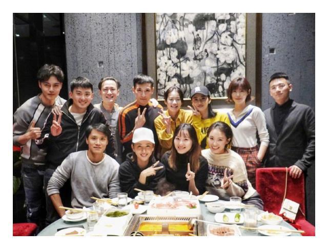 CQ9电子 CQ9传奇电子同学聚会还要“统一服装”？意在避免攀比可差距“一目了然”(图7)