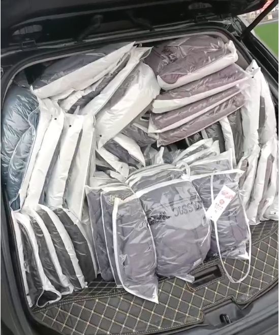 暖心！湖北仙桃一服装店老板为环卫工人免费发放棉衣CQ9电子 CQ9传奇电子(图2)