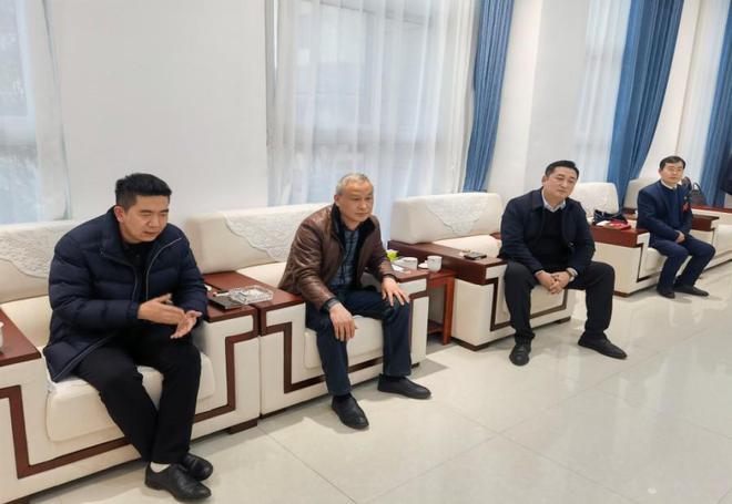 邓州市委、政府主要领导对该市纺织服装CQ9电子 CQ9传奇电子协会关心支持并寄以厚望(图2)