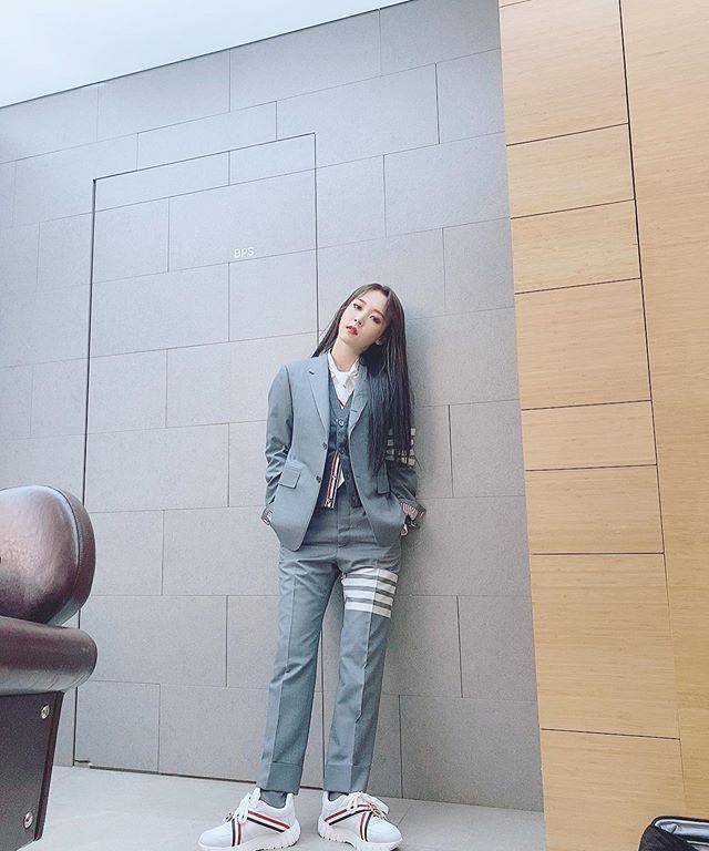 CQ9电子 CQ9传奇电子穿最贵的服装散发最耀眼的光！韩星造型费曝光Jennie、GD上榜(图3)
