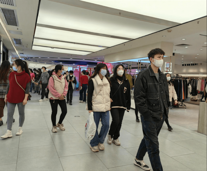 广州服装批发市CQ9电子 CQ9传奇电子场重现“烟火气”！有服装市场启动新春购物节(图3)
