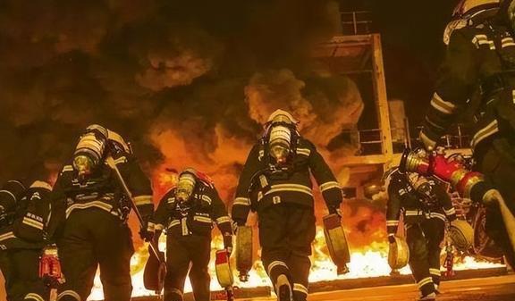 CQ9电子 CQ9传奇电子1993年19岁纺织女工点燃纱棉导致61人死亡原因是：贪小便宜(图8)