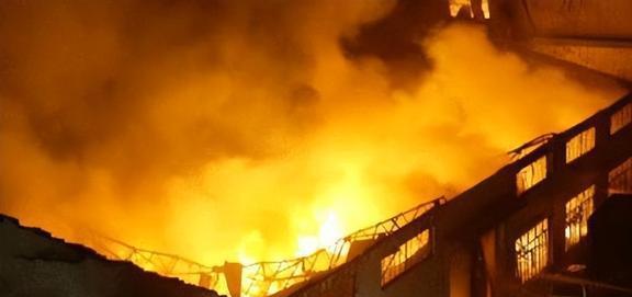 CQ9电子 CQ9传奇电子1993年19岁纺织女工点燃纱棉导致61人死亡原因是：贪小便宜(图7)