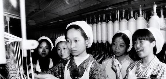 CQ9电子 CQ9传奇电子1993年19岁纺织女工点燃纱棉导致61人死亡原因是：贪小便宜(图11)