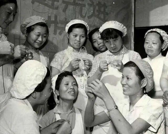 CQ9电子 CQ9传奇电子从纺织童工到中央委员她是全国劳动模范曾任上海革委会副主任(图2)