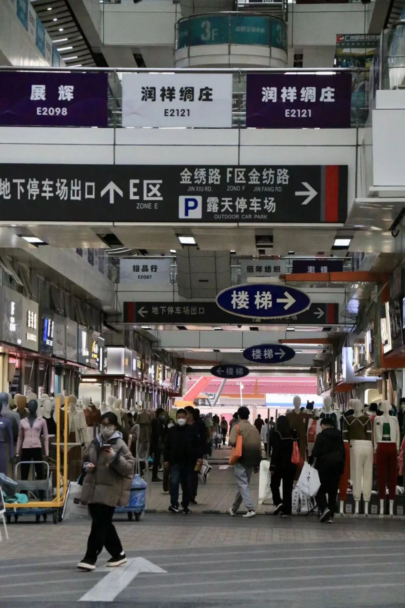 过年不回家留守在广州“湖北村”的纺CQ9电子 CQ9传奇电子织人(图3)