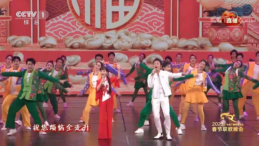 CQ9电子 CQ9传奇电子春晚承包多个热搜！邓超跳得太投入孙俪调侃不能给近镜头；服装像“双开门冰箱”？岳云鹏回应(图2)
