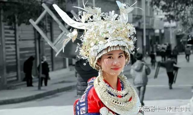 旅游去苗寨准没错但为何不建议买当地的银饰品和服装？CQ9电子 CQ9传奇电子(图3)
