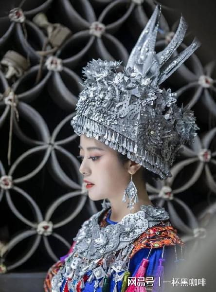 旅游去苗寨准没错但为何不建议买当地的银饰品和服装？CQ9电子 CQ9传奇电子(图5)
