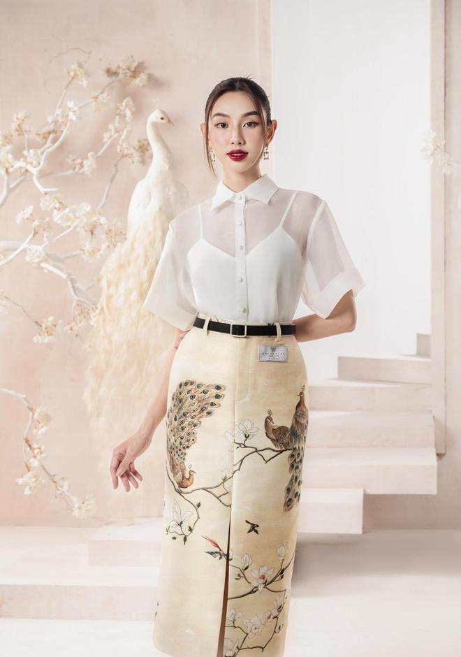 CQ9电子 CQ9传奇电子垂仙穿着多种场合的服装展现苗条性感的身材(图3)