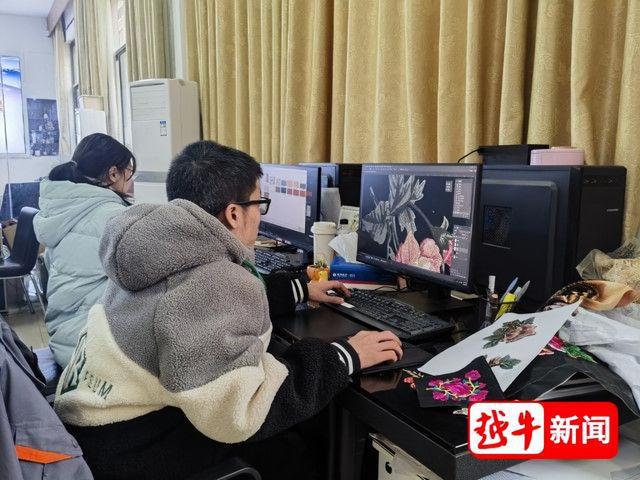 为国家CQ9电子 CQ9传奇电子队队服赶制面料！绍兴纺织企业忙得热火朝天(图3)