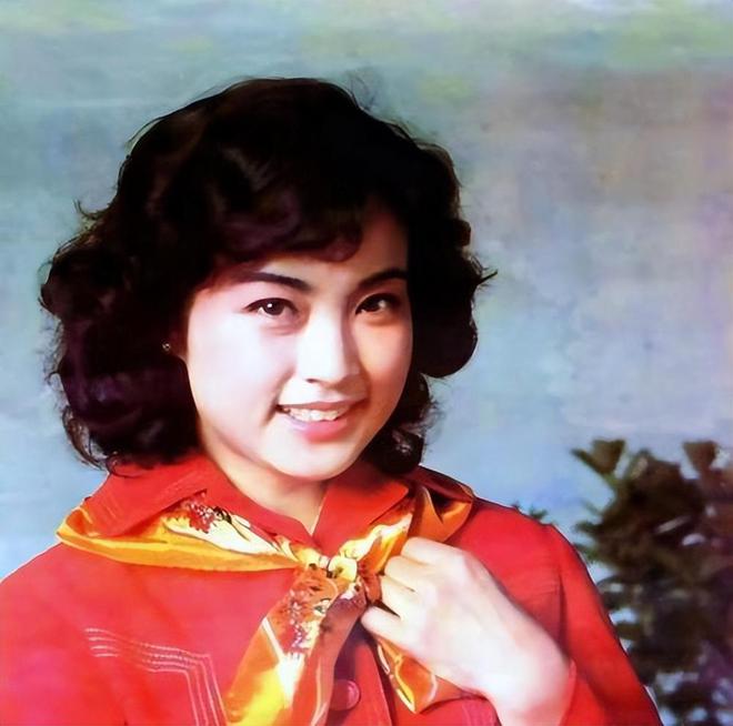 90年代服装更潮？现在年轻人大呼老土是不懂那时的疯狂！CQ9电子 CQ9传奇电子(图3)