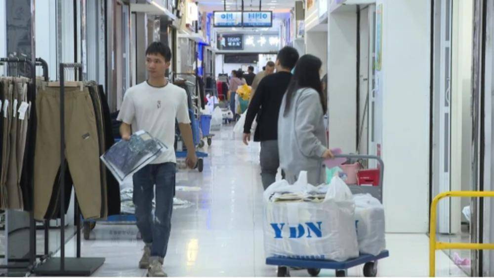 广州增城：服装电商市CQ9电子 CQ9传奇电子场开年生意迎来“开门红”(图3)