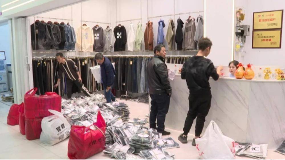 广州增城：服装电商市CQ9电子 CQ9传奇电子场开年生意迎来“开门红”(图2)